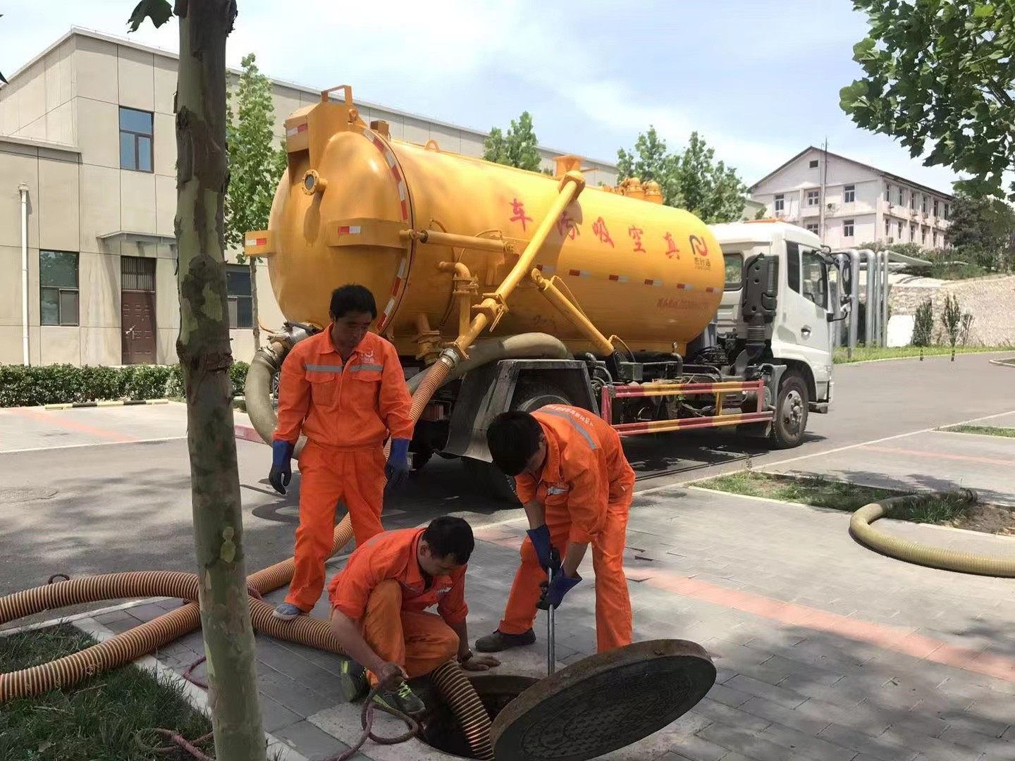 中原化粪池清理与5-8吨吸粪车施工效率分析